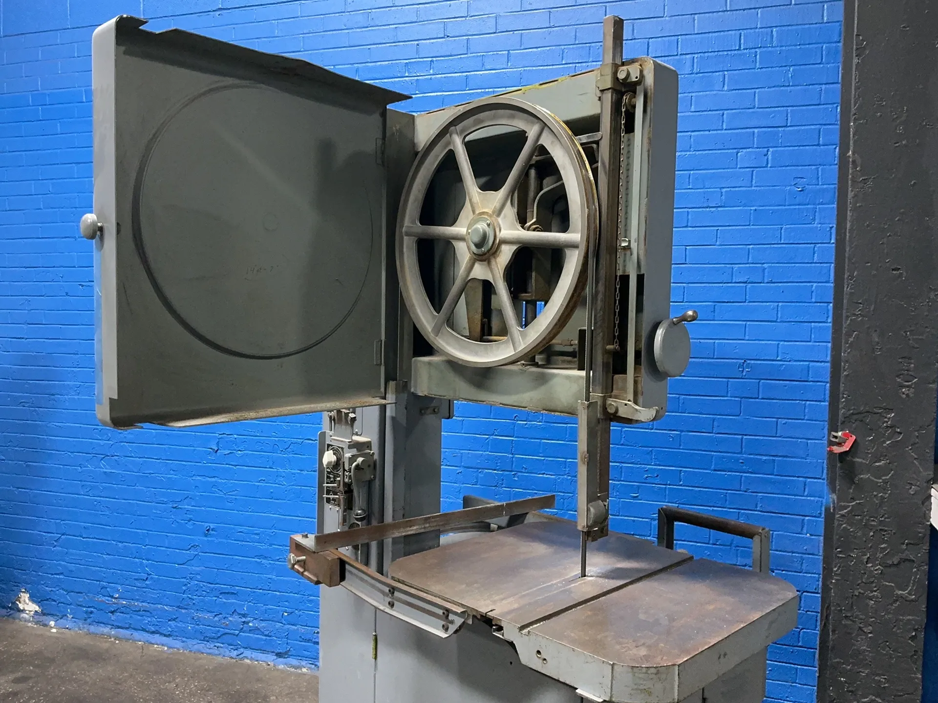 24" Grob #NS24, vertical band saw, 24" x 28" table, blade welder, 230 V. - Image 4