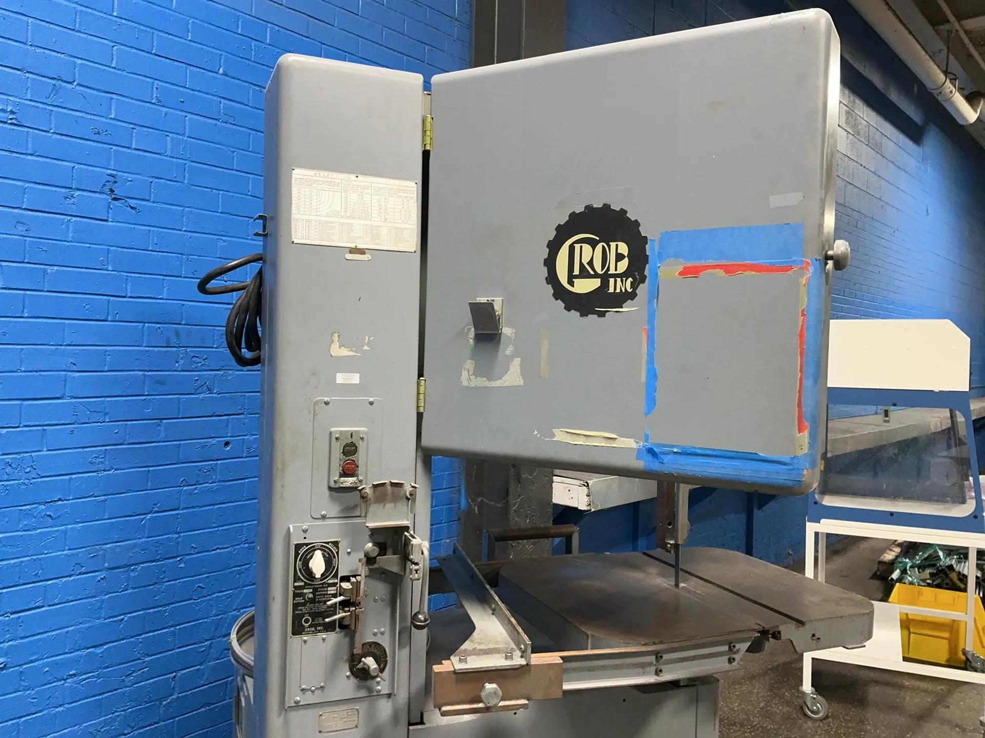 24" Grob #NS24, vertical band saw, 24" x 28" table, blade welder, 230 V. - Image 5