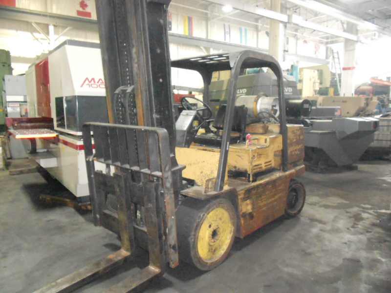 12500 lb. Eagle Pitcher #T125D, hard rubber fork truck, 1272" lift, LP, 3-stage mast - Image 1