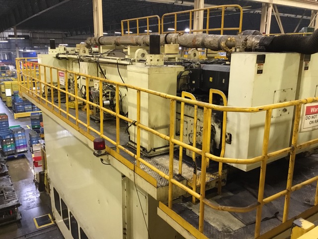 600 Ton, Komatsu #H4F600T, servo drive, transfer, 196" x 62.98" bed, 11.81" str., 14-37 IPM, 2002 - Image 2