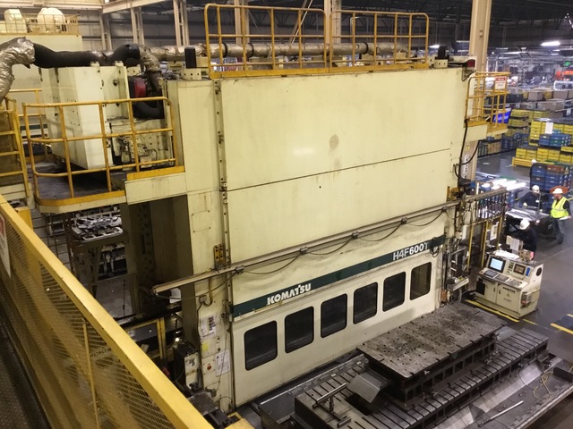 600 Ton, Komatsu #H4F600T, servo drive, transfer, 196" x 62.98" bed, 11.81" str., 14-37 IPM, 2002 - Image 3