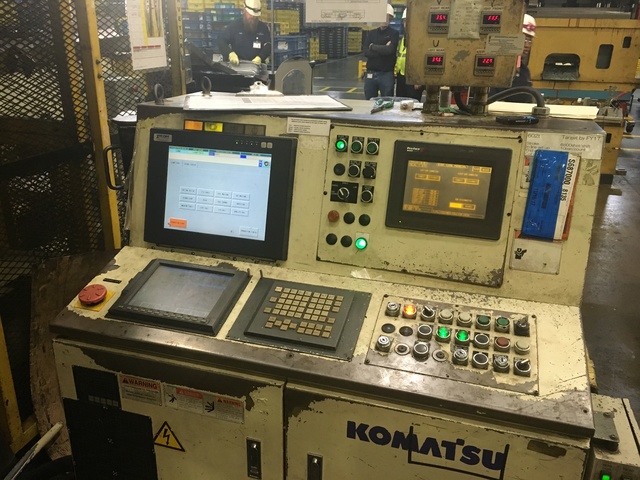600 Ton, Komatsu #H4F600T, servo drive, transfer, 196" x 62.98" bed, 11.81" str., 14-37 IPM, 2002 - Image 4