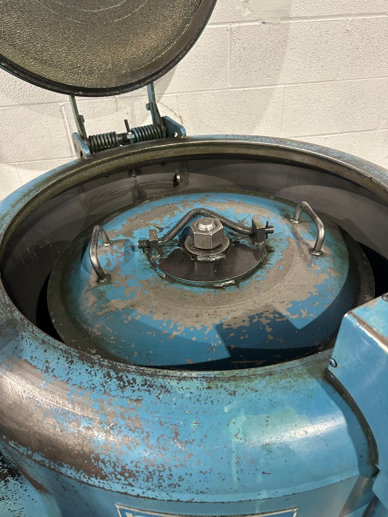 Barrett #401-E, chip wringer, 2.1 cu. ft., 225 lb. max. load, 20 loads per hour, (3) 23" pans w/ carts, 460 V. - Image 4