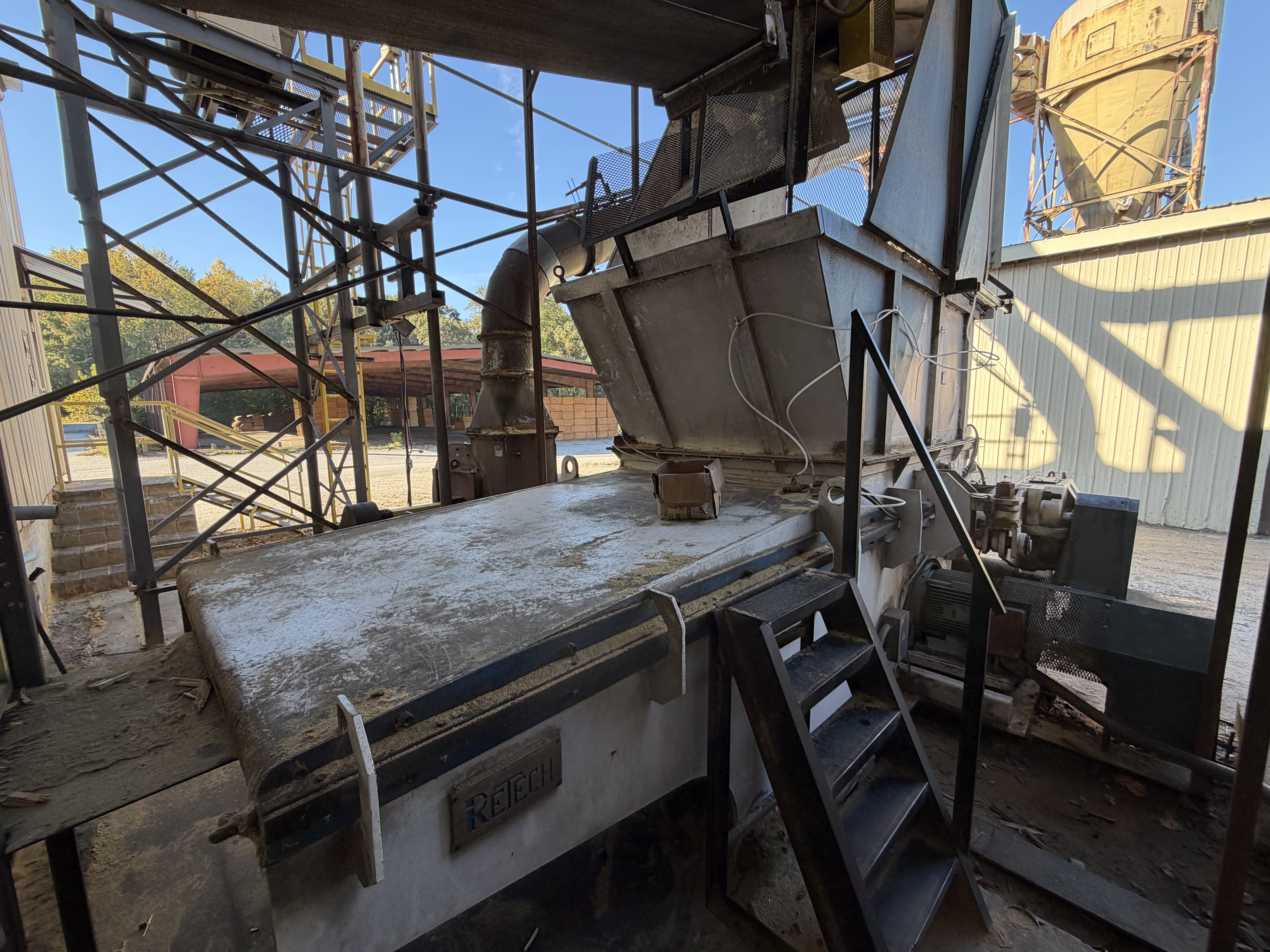 Vecoplan #RETECH-RG62-150, Wood Grinder, 62" rotor, 150 HP, heavy duty gearbox, infeed conveyor, 2016 - Image 3