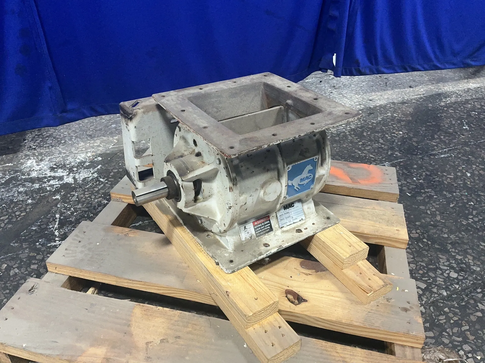 MAC #MD40, rotary airlock valve - Image 1