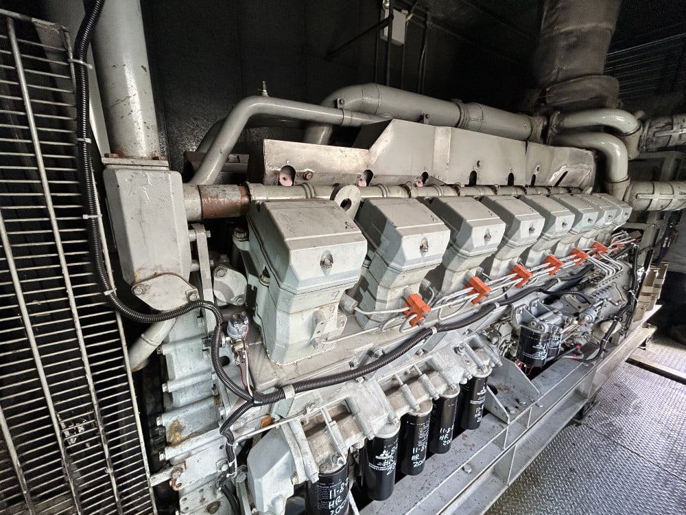1500 KW Mitsubishi #S16R-PTA, diesel generator set, 1875 KVA, 460 Volts, 3 phase, 60 Hz, 2238 HP @ 1800 RPM - Image 2