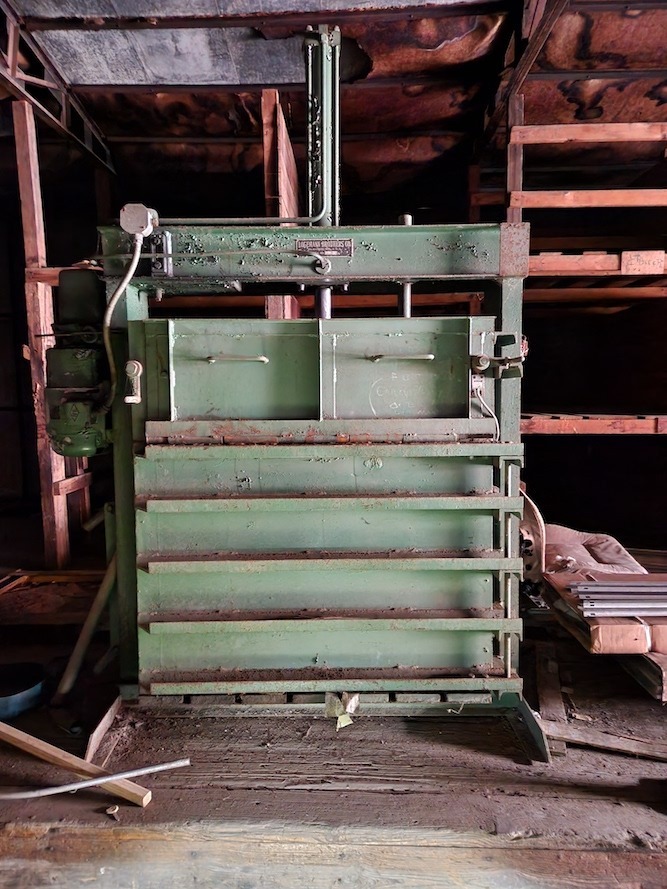 Logemann #345-AT, 2-ram baler, approx. 57" x 118" box opening, 100 HP, 12-20 TPH, used - Image 1