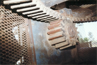 25' 9-3/4" x 72" Ram Engineering, pinions thru hydraulic drive, 20 HP, bucket elevator, 1987 - Image 3