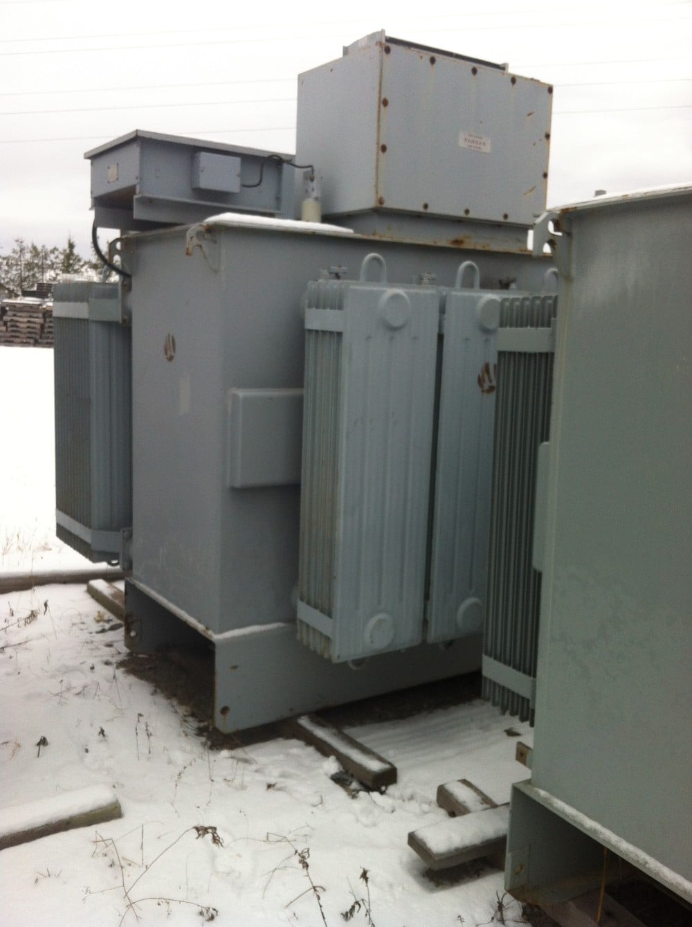 2500-3333 KVA 24940 Delta Primary, 600Y Secondary, Westinghouse, station, side-side - Image 3