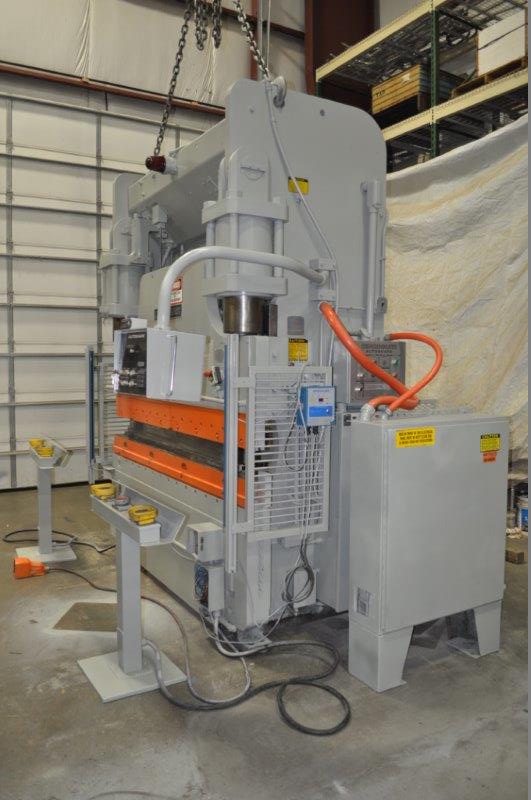 230 Ton, Cincinnati #230ASX6FT, hydraulic press brake, 8' overall, 78" between housing, 2-Axis CNC Back Gauge - Image 2
