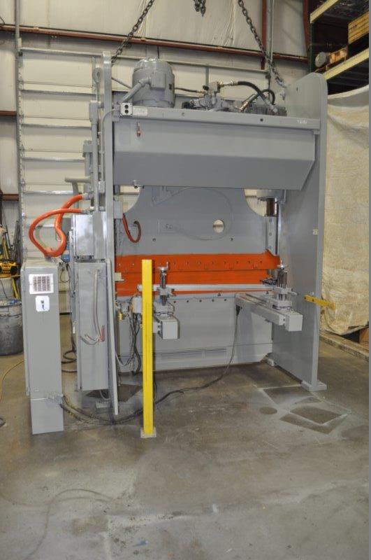 230 Ton, Cincinnati #230ASX6FT, hydraulic press brake, 8' overall, 78" between housing, 2-Axis CNC Back Gauge - Image 3