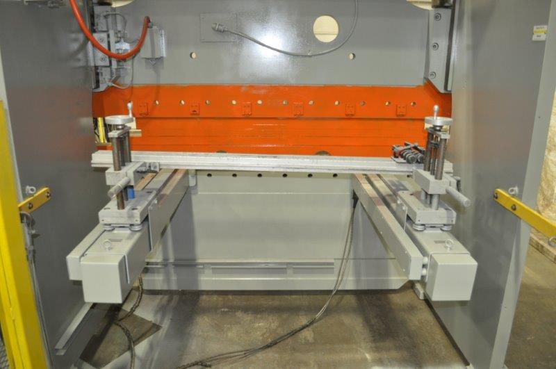 230 Ton, Cincinnati #230ASX6FT, hydraulic press brake, 8' overall, 78" between housing, 2-Axis CNC Back Gauge - Image 4