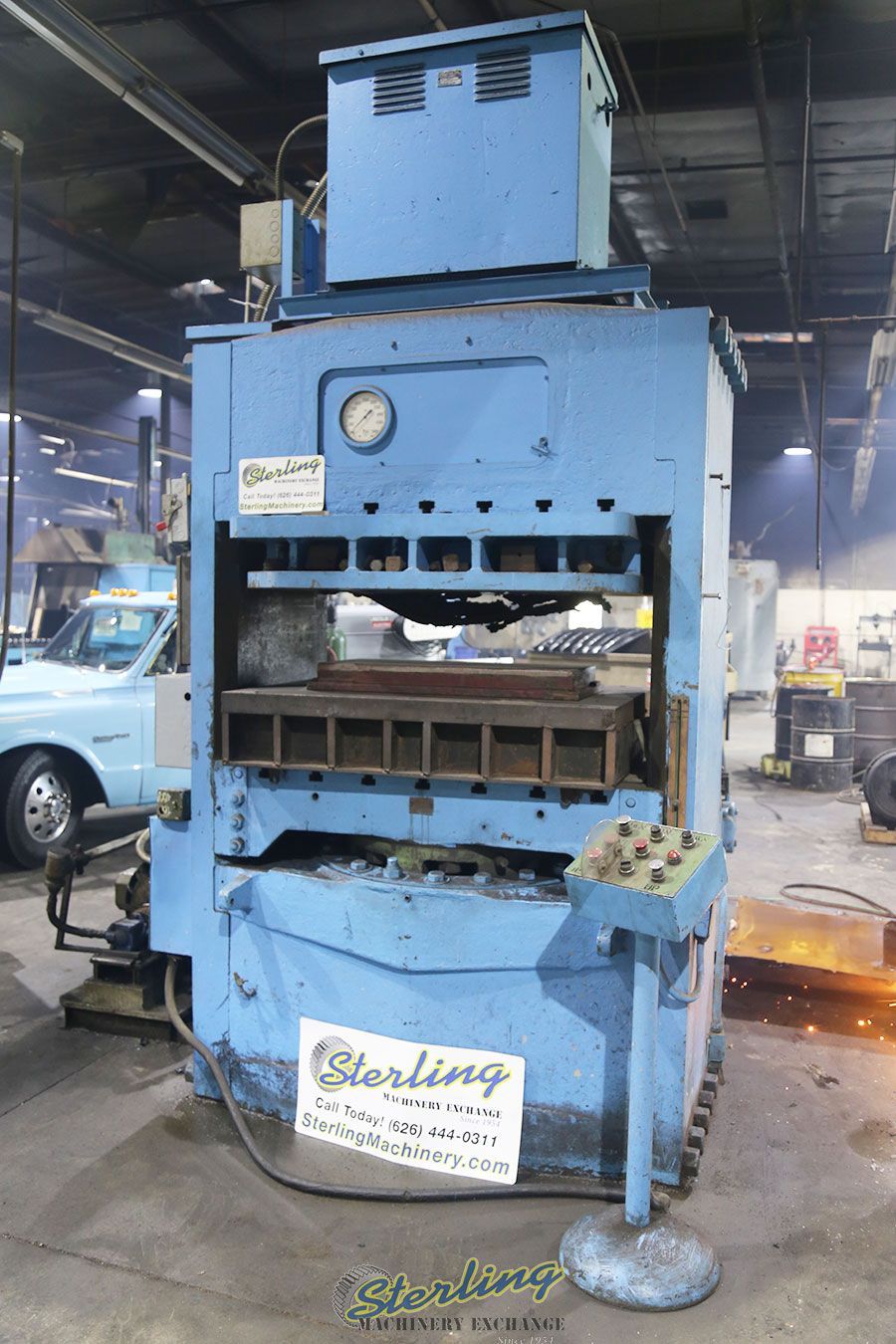 530 Ton, French Oil #51118, hydraulic molding press, #A5484 - Image 10