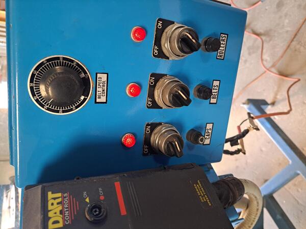 Eastern #CB104, bottle capper, vibratory feeder, 180 caps/min, max capacity size of 60mm, hopper - Image 9