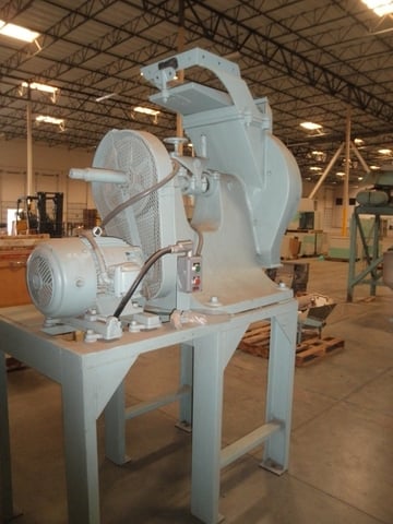 Krupp #16409, attrition mill, 5 HP, 16" dia. discs, double disc, manual adjustment for spacing - Image 3