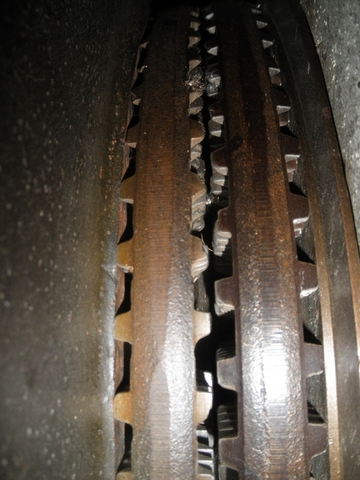 Krupp #16409, attrition mill, 5 HP, 16" dia. discs, double disc, manual adjustment for spacing - Image 4