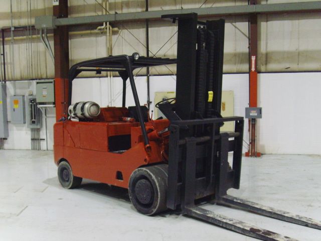 30000 lb. Caterpillar #71L264, 703 hours, 108" mast hght, 36" off loadcenter, 84" L forks - Image 4