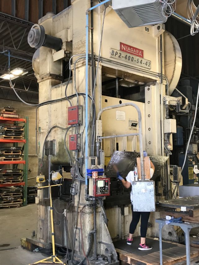 400 Ton, Niagara #BP2-400, straight side double crank press, 5" stroke, 23" Shut Height, 6" adjustment, 20-50 - Image 1