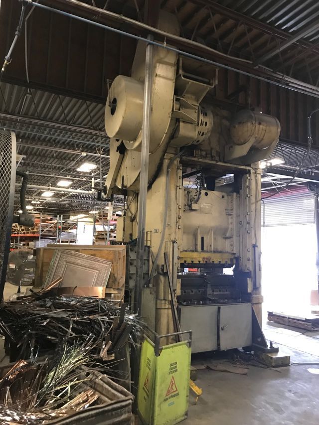 400 Ton, Niagara #BP2-400, straight side double crank press, 5" stroke, 23" Shut Height, 6" adjustment, 20-50 - Image 4