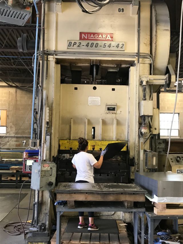 400 Ton, Niagara #BP2-400, straight side double crank press, 5" stroke, 23" Shut Height, 6" adjustment, 20-50 - Image 5