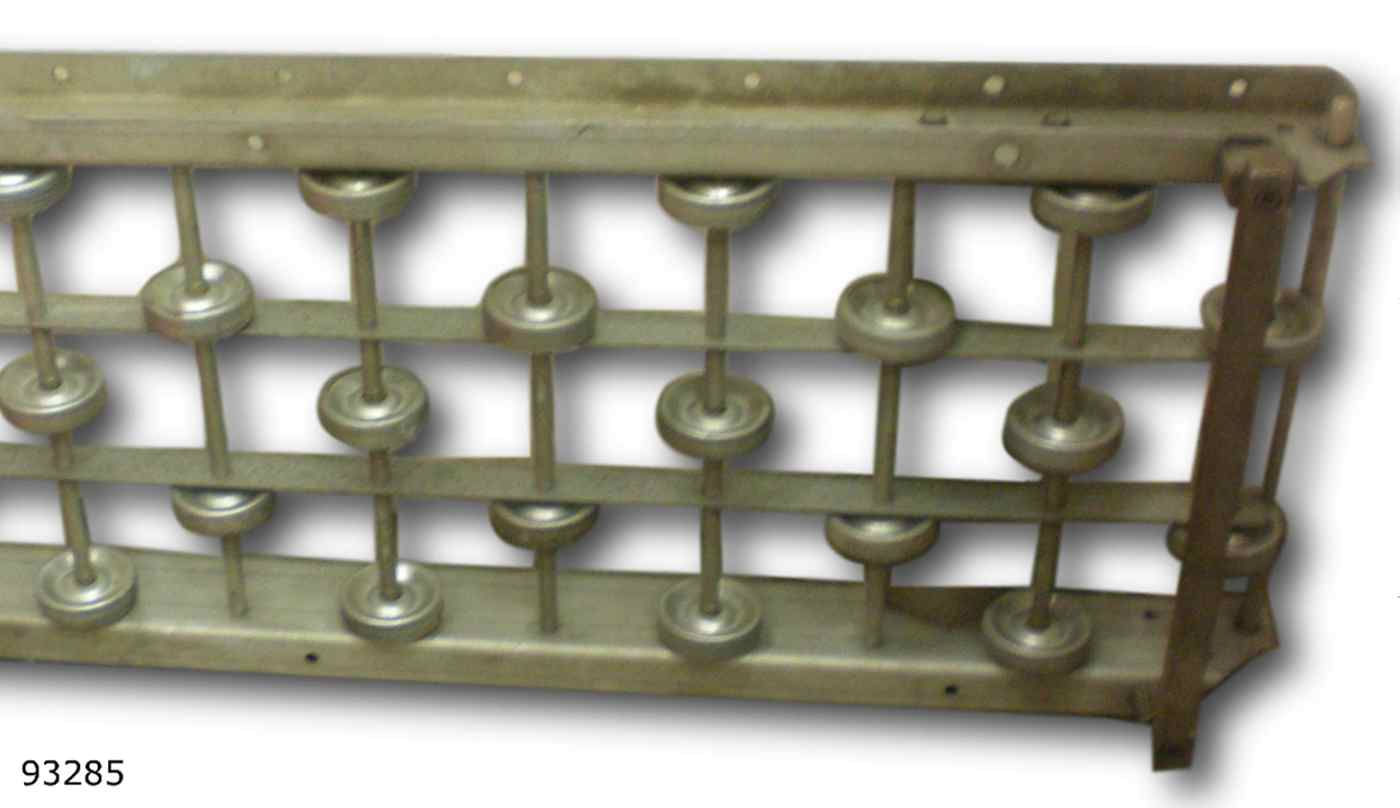 Skate Conveyor, 650 lb. capacity, 90" Long, 12" Wide, 2-1/2" side frames - Image 1