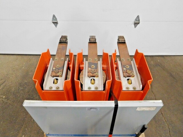 1200 Amps, General Electric, VB-7.2-500-3, Power Vac Circuit Breaker, 8.25 Kv, 125 VDC - Image 4