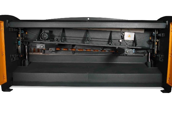 1/4" x 10' Haco #TS-3006, hydraulic shear, 40" sq. arm, 40" prog. Back Gauge, SP9 NC Control, 18 holddowns - Image 3