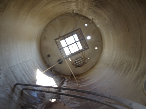 Mild Steel Silo, 1750 cu.ft., 12' x 15', cone bottom, dust collector, 12" flange bottom center discharge - Image 5