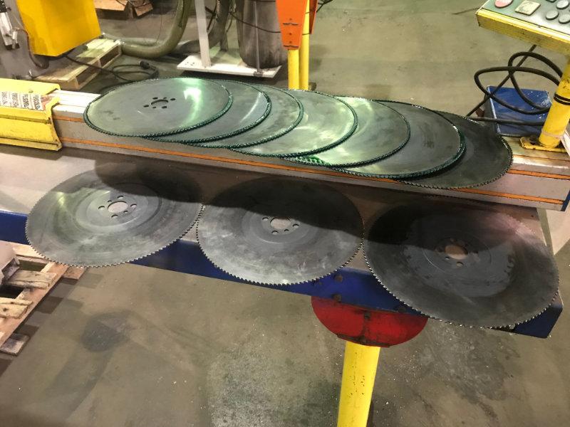 4-1/2" KMT, semi-auto, 6' Tiger stop, extra blades, manual clamp, coolant tray, 2006, #10571 - Image 5