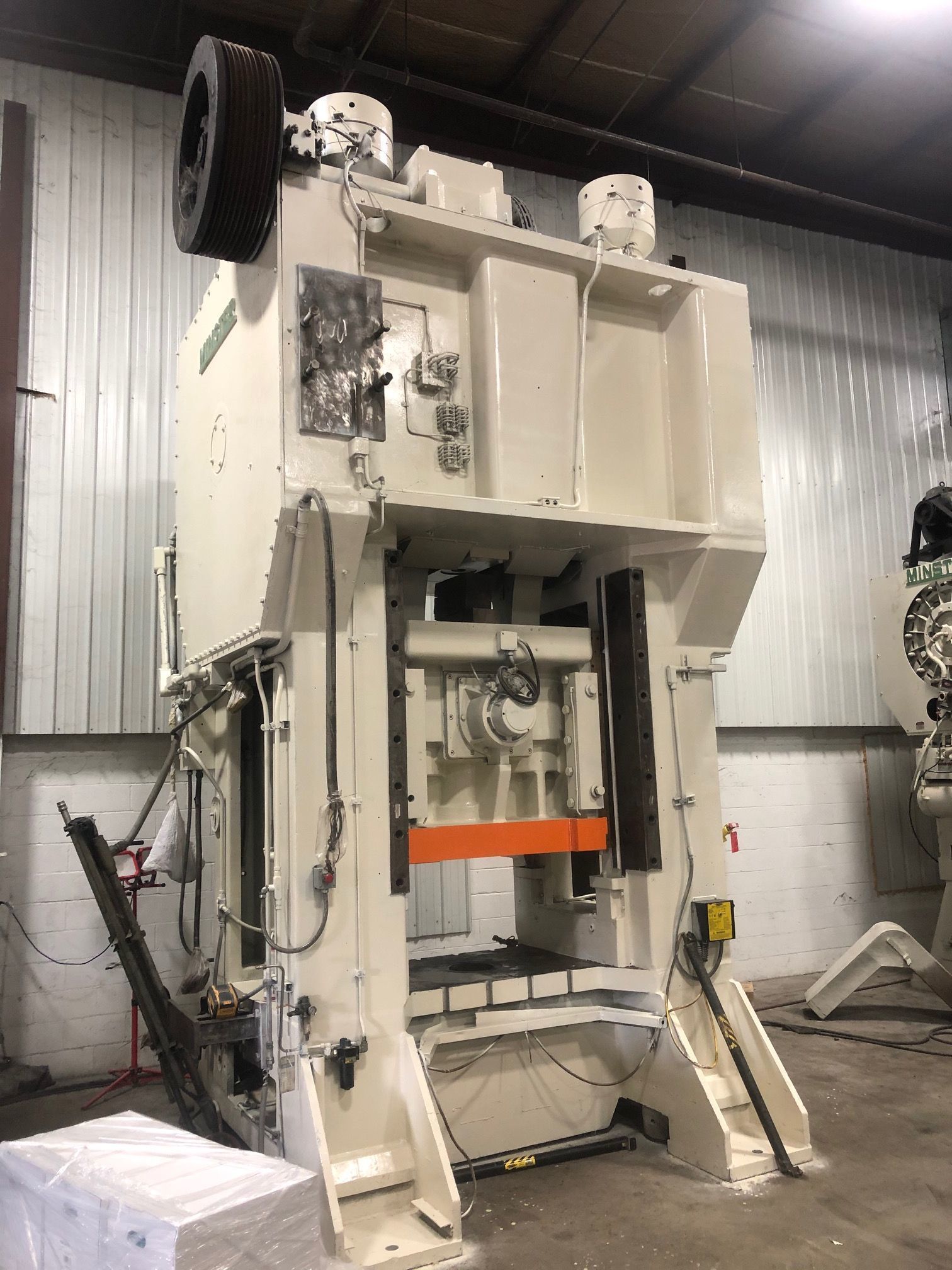 600 Ton, Minster #E2-600-48-36, straight side double crank press, 10" stroke, 26" Shut Height, 6" powered ram - Image 6