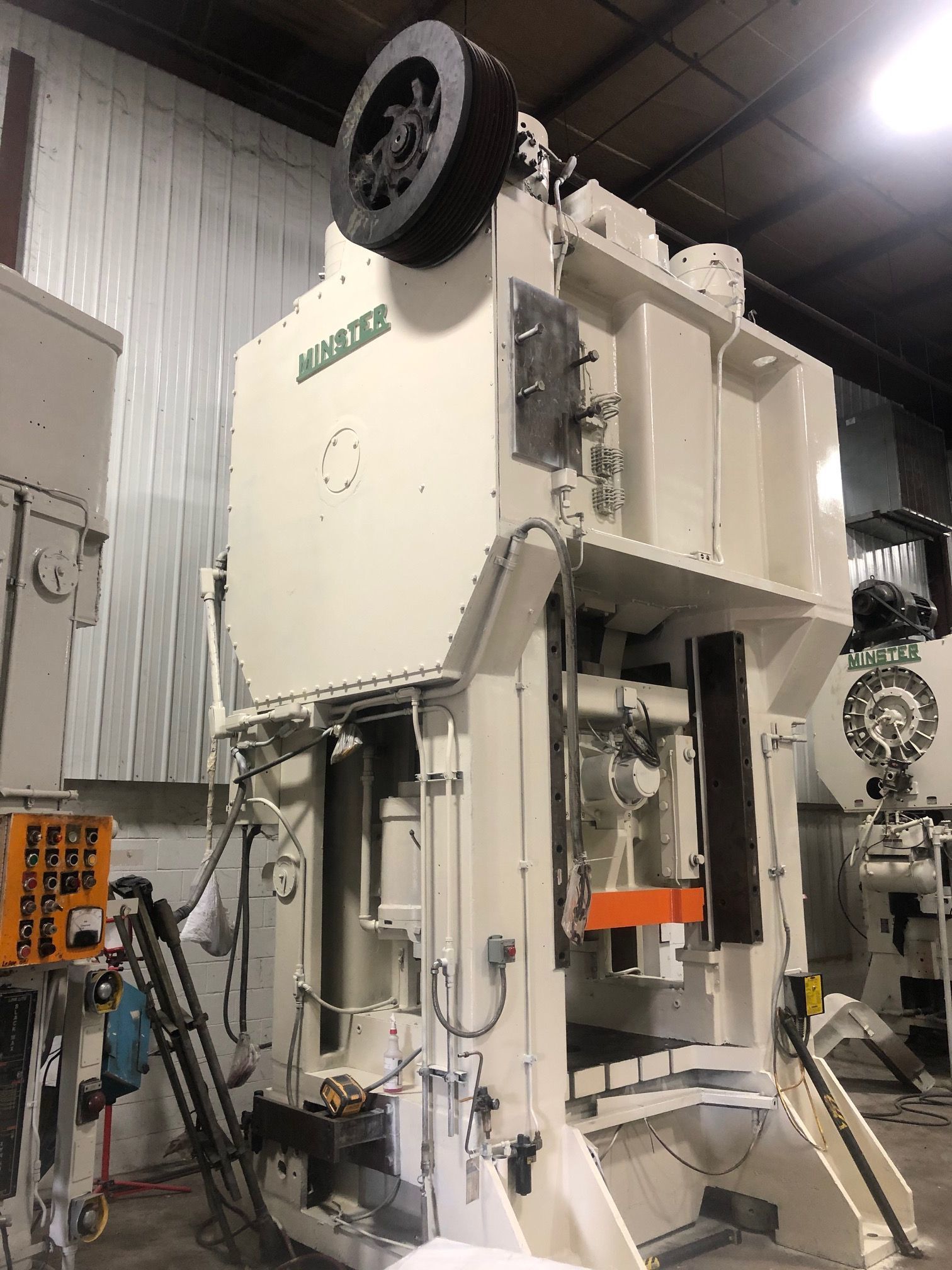 600 Ton, Minster #E2-600-48-36, straight side double crank press, 10" stroke, 26" Shut Height, 6" powered ram - Image 7