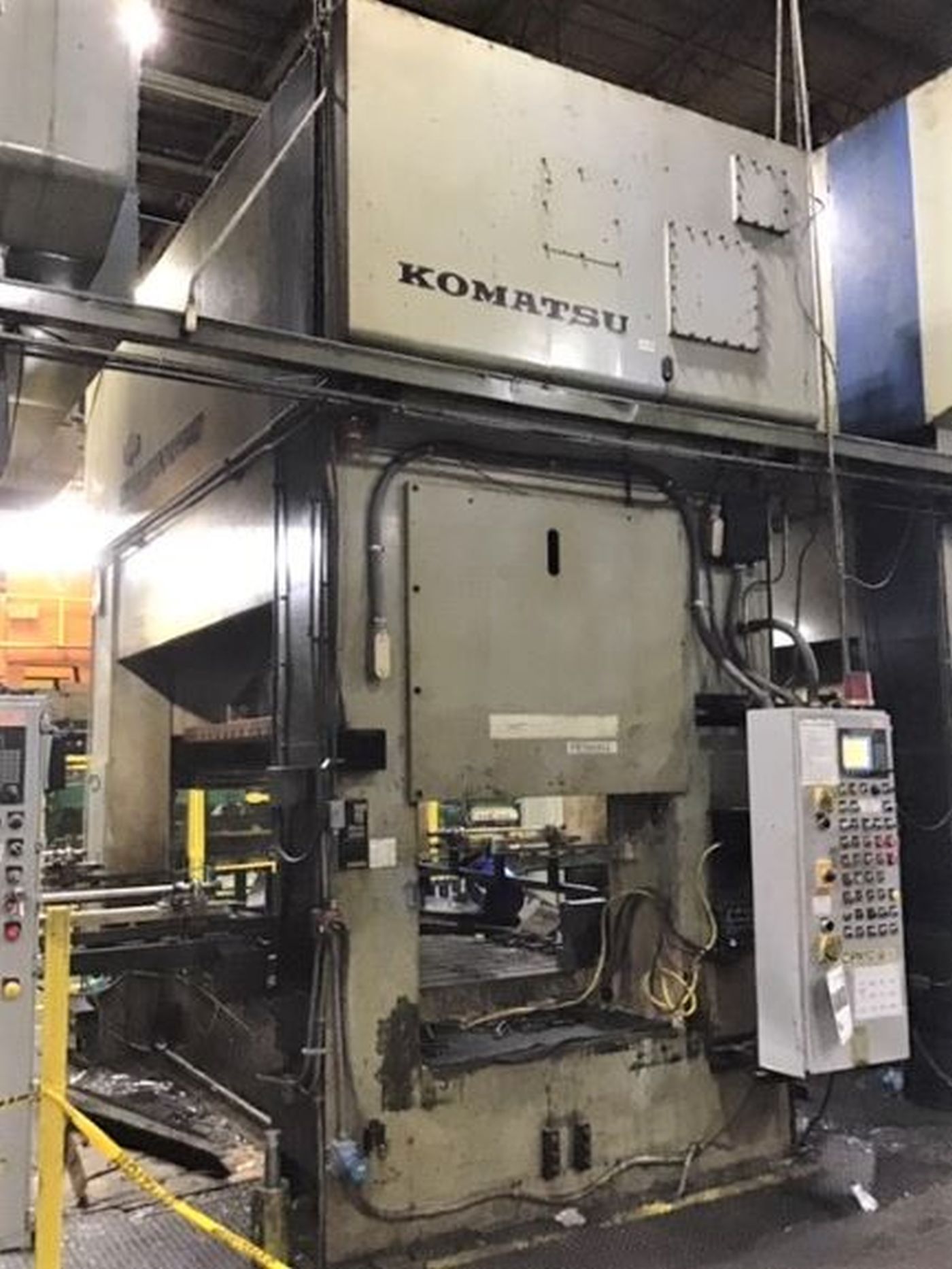 330 Ton, Komatsu #E2P, 17" stroke, 33" Shut Height, 118x51" bed, 15-25 SPM, (3), 1985, video under power - Image 2