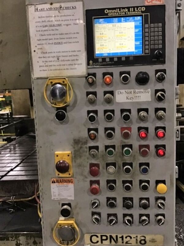 330 Ton, Komatsu #E2P, 17" stroke, 33" Shut Height, 118x51" bed, 15-25 SPM, (3), 1985, video under power - Image 9