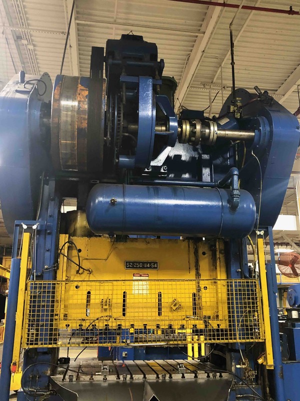 250 Ton, USI Clearing #S2-250-84-54, 12" stroke, 30" Shut Height, 12" adj., 84" x54" bed, 36 SPM, 1984 - Image 2