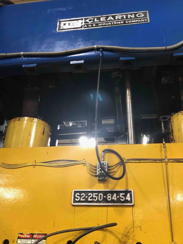 250 Ton, USI Clearing #S2-250-84-54, 12" stroke, 30" Shut Height, 12" adj., 84" x54" bed, 36 SPM, 1984 - Image 5