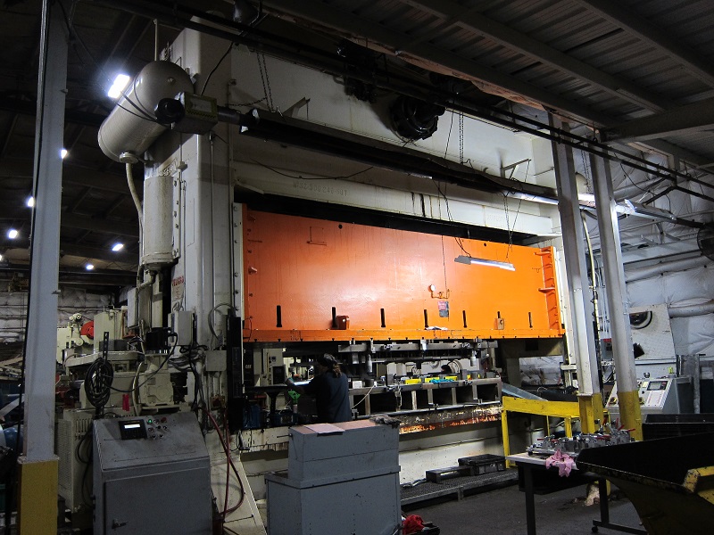 500 Ton, Verson #S2-500-240-60, straight side double crank, 12" stroke, 28" Shut Height, 8" adj., 240" x60" - Image 1