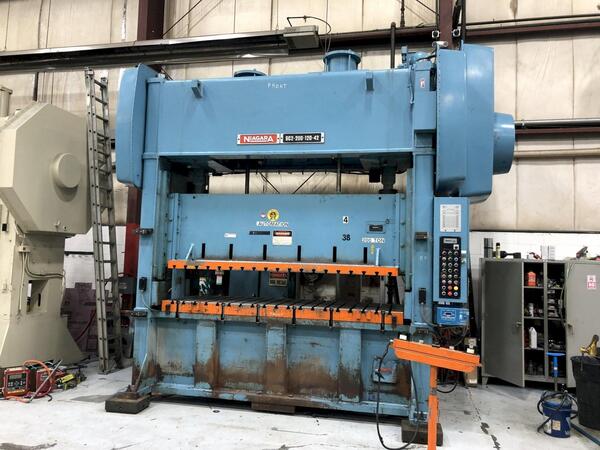 200 Ton, Niagara #SC2-200-120-42, 8" stroke, 26" Shut Height, 10" adj, 120" x42" bed, air clutch, 20-40 SPM - Image 3