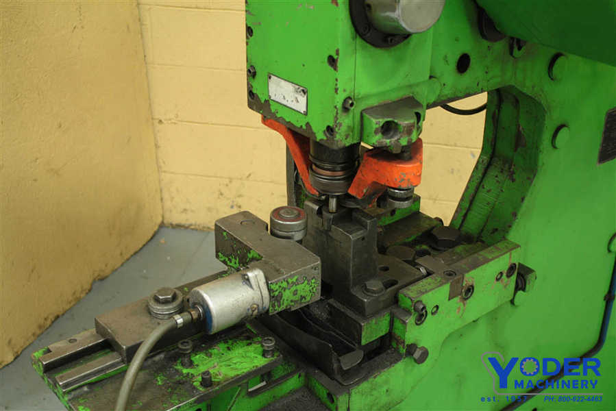 82 Ton, Mubea #KL750, punch w/feed line, 1-3/16" stroke, Fanuc CNC, gripper, 1986, #56444 - Image 3