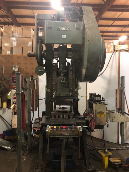 60 Ton, Johnson #60, 3" stroke, 10-75 SPM, Wintress, 12" servo feed line, 22" x32" bed - Image 2