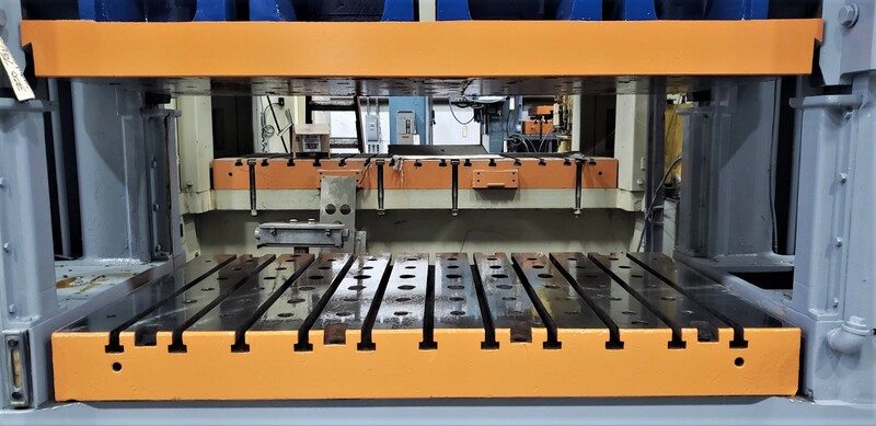 300 Ton, Minster #E2, 8" stroke, 39" Shut Height, 72" x36" bed, 30-60 SPM VS, under power, price cut (2 - Image 4