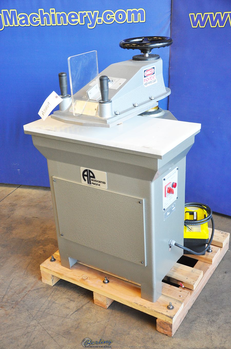 8 Ton, APMC #APM-SA8, hydraulic clicker press, 15.7" x31.5" bed, quick height adjustment, dual joystick - Image 2