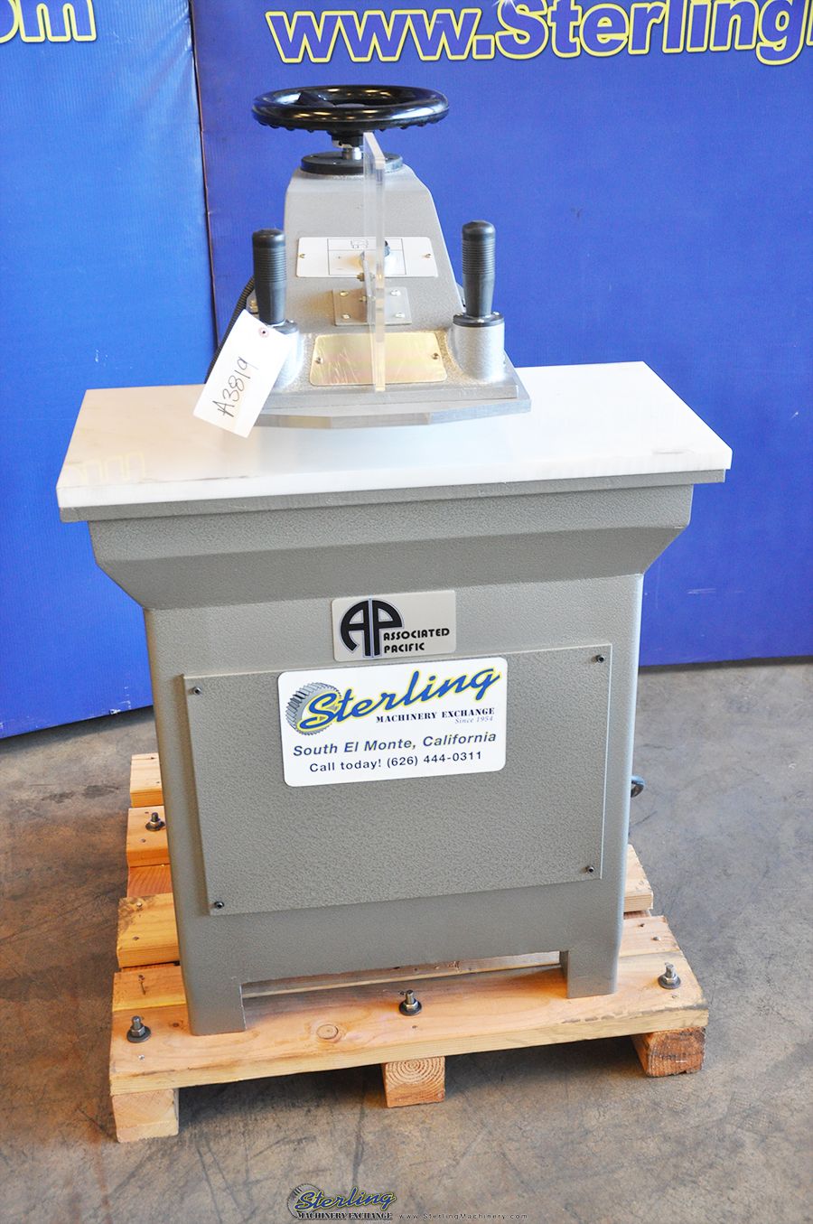 8 Ton, APMC #APM-SA8, hydraulic clicker press, 15.7" x31.5" bed, quick height adjustment, dual joystick - Image 5