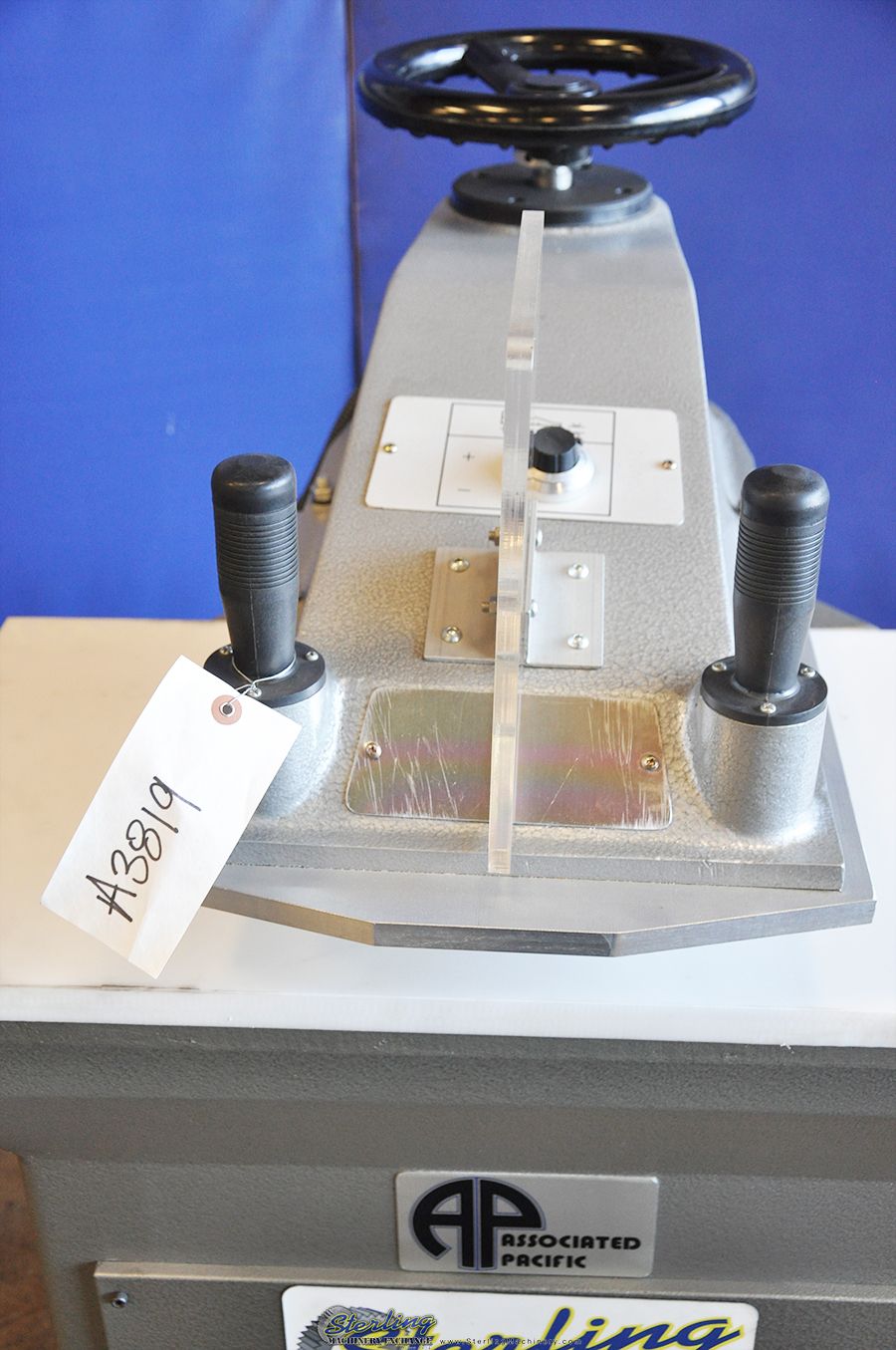8 Ton, APMC #APM-SA8, hydraulic clicker press, 15.7" x31.5" bed, quick height adjustment, dual joystick - Image 9
