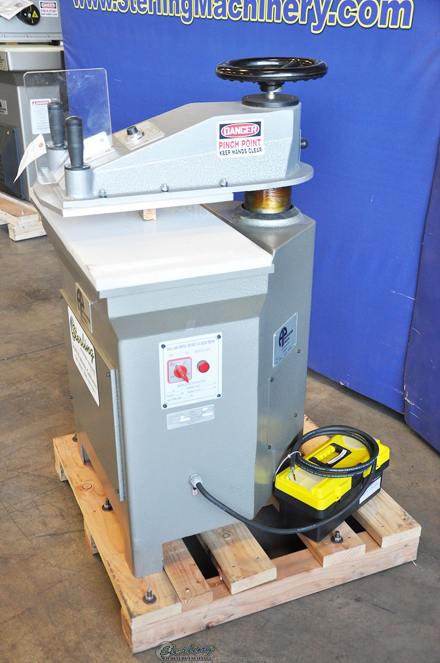 8 Ton, APMC #APM-SA8, hydraulic clicker press, 15.7" x31.5" bed, quick height adjustment, dual joystick - Image 10