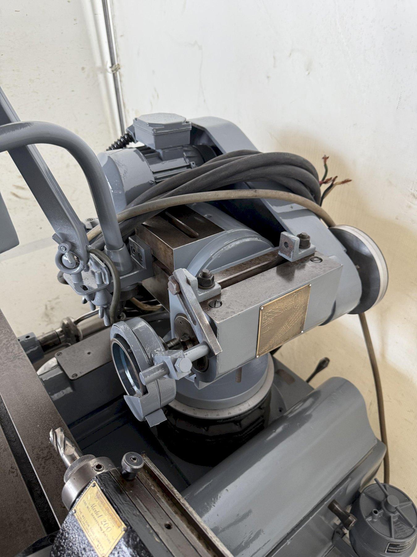 Toolmex #NUA25M, tool & cutter grinder, 36" x 5.25" table, 9.8" swing, 1.5 HP, (2) matched centers / - Image 6