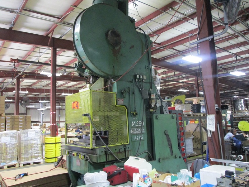 250 Ton, Niagara #M250, OBI press, 8" stroke, 22-1/2" Shut Height, 6" powered adjustment, 58" x 35" bed, 35 - Image 2