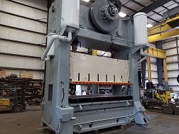 300 Ton, Verson #S2-300-160-60T straight side double crank press, 14" stroke, 31" Shut Height, 20-40 SPM - Image 3