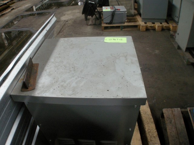 113 KVA 560 Primary, 622 Secondary, Dongan #84-11300-2072 Autotransformer, 50/60 Hz - Image 1
