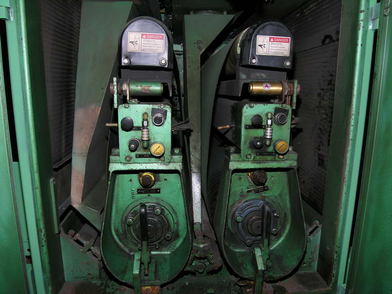 36" x 75" Timesavers #336M-2, dual head, 20-60 FPM, holddown shoes, 1973 - Image 6