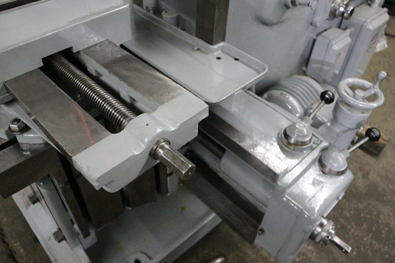 20" Rockford shaper, 22" stroke, universal t-slotted table, heavy duty vise, 7.5 HP, low hours - Image 2